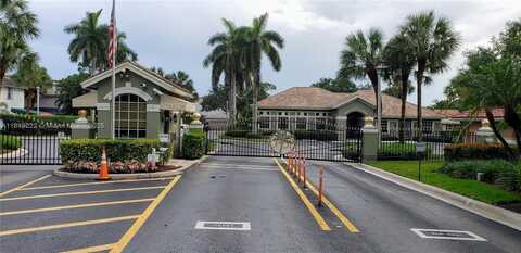 130 Palm Desert Ln, Pompano Beach, FL 33069