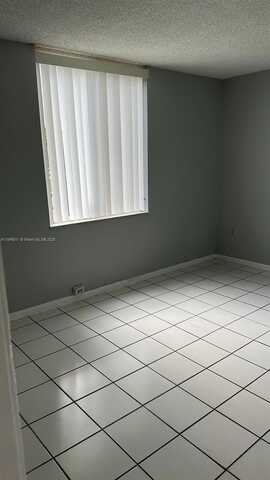 10000 NW 80th Ct, Hialeah Gardens, FL 33016
