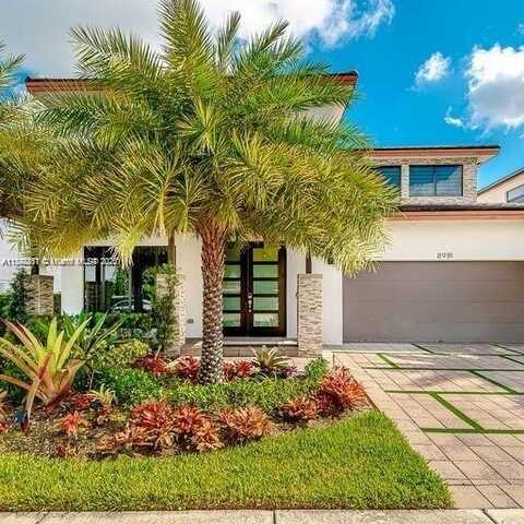 8981 NW 154th Ter, Miami Lakes, FL 33018