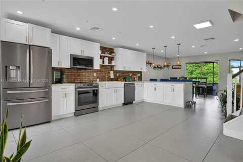 8330 SW 154th Ave, Miami, FL 33193