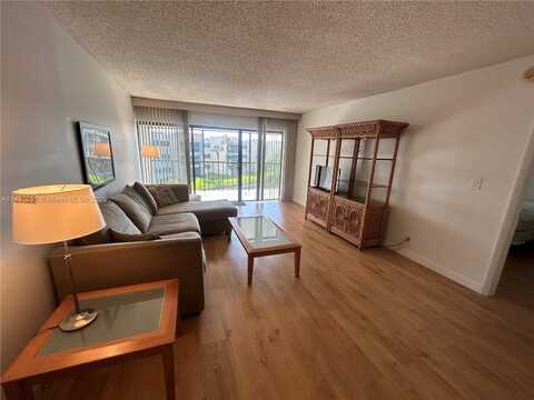 230 Lakeview Dr, Weston, FL 33326