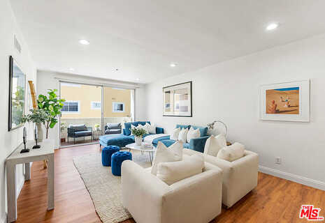 Montana, SANTA MONICA, CA 90403