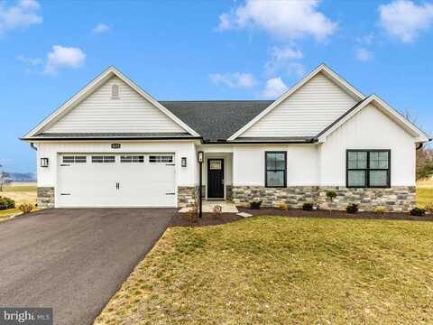 Oak Leaf Ln N, Fayetteville, PA 17222