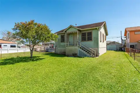 Avenue Q 1/2, GALVESTON, TX 77551