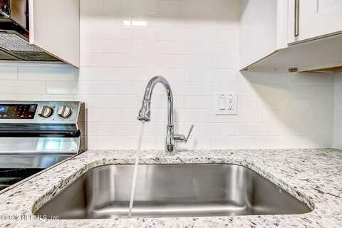 Rosselle, JACKSONVILLE, FL 32205