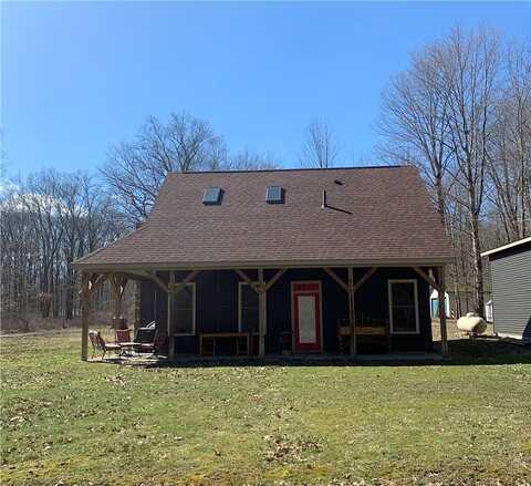Hilltop Dr, Shenango Cra, PA 16424