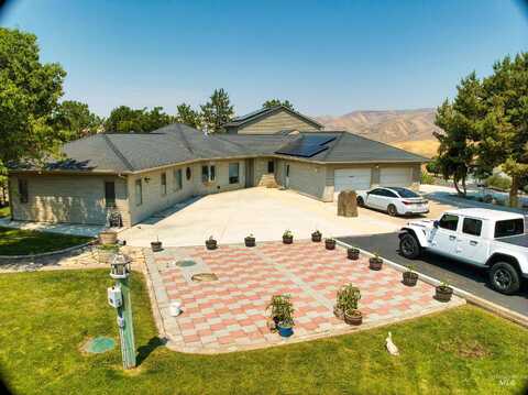 Linda, CLARKSTON, WA 99403