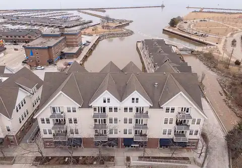 S Wisconsin Street #4E, Port Washington, WI 53074