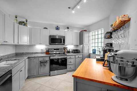 Floria Way, Boynton Beach, FL 33437