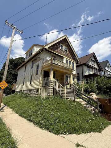 444 W Burleigh St, Milwaukee, WI 53212