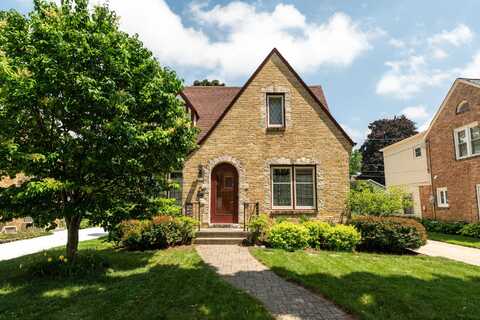 2630 N 91st St, Wauwatosa, WI 53226
