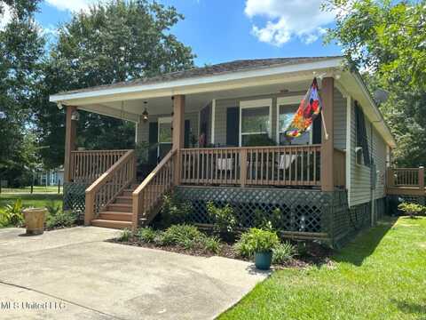 816 Gladstone Street, Waveland, MS 39576