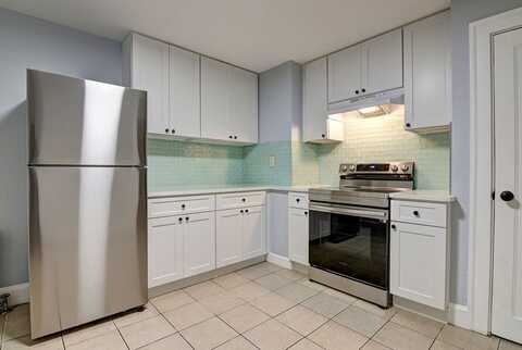 22 Weston Ave, Braintree, MA 02184