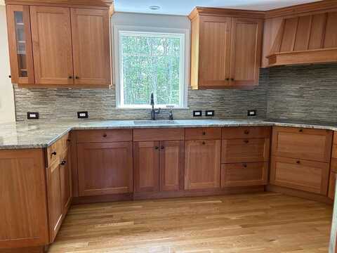 87 West St, Westford, MA 01886