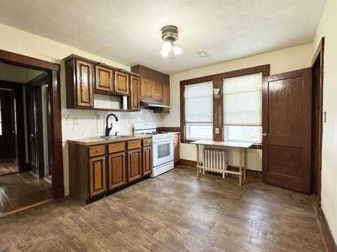 14 Grossman St, Quincy, MA 02169