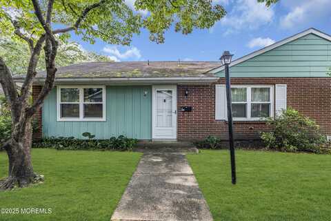 61 Buckingham Drive, Lakewood, NJ 08701