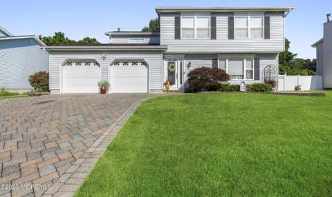 10 Bronia Street, Howell, NJ 07731