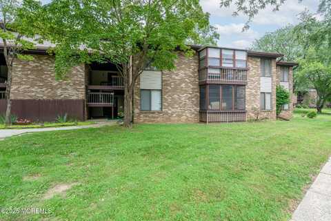 178 Amberly Drive, Manalapan, NJ 07726