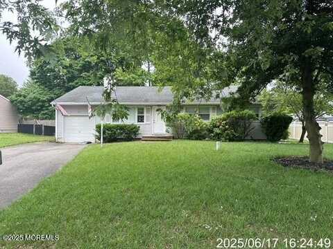 5 Parkway Drive, Toms River, NJ 08753