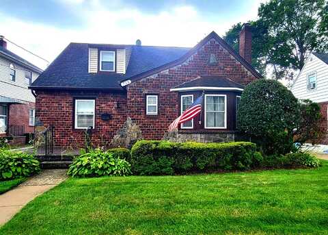 715 Iris Street, Franklin Square, NY 11010