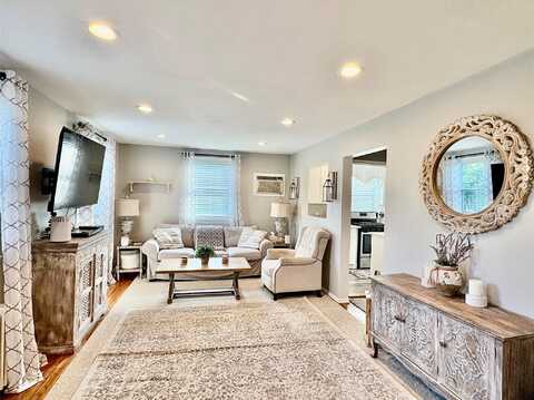 260-08 74 Avenue, Glen Oaks, NY 11426