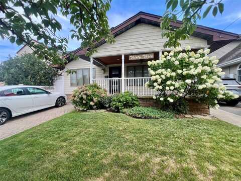 33 Waterford Road, Island Park, NY 11558