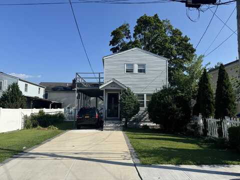459 Roquette Avenue, Floral Park, NY 11001