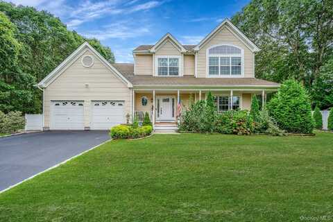 4 Dixon Street, Yaphank, NY 11980
