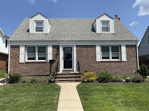 42 Park W, New Hyde Park, NY 11040