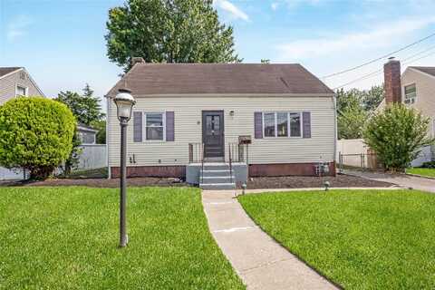 18 Sullivan Road, Farmingdale, NY 11735