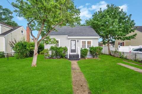 312 Abbington Court, Copiague, NY 11726