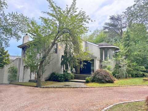 6 Bostwick Lane, Old Westbury, NY 11568