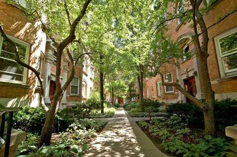 625 W Barry Avenue, Chicago, IL 60657