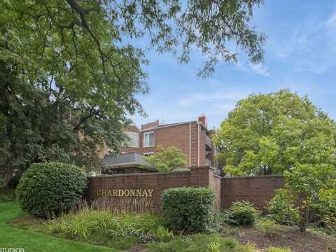 805 Leicester Road, Elk Grove Village, IL 60007