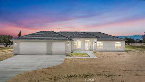 8569 Oakwood Avenue, Hesperia, CA 92345