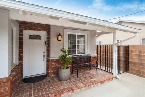 22831 Burbank Boulevard, Woodland Hills, CA 91367