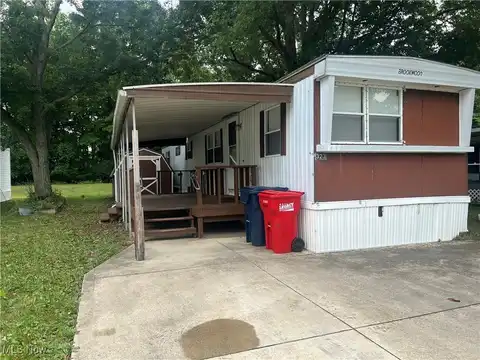 323 Westwoods, Amherst, OH 44001