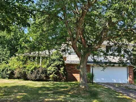 1581 N Circle View Drive, Seven Hills, OH 44131
