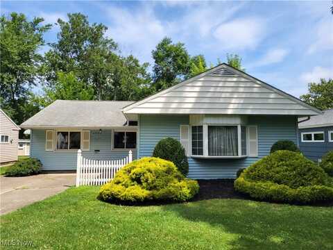 8944 Manorford Drive, Parma Heights, OH 44130
