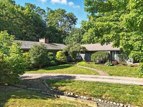 615 Glen Eden Court, Aurora, OH 44202