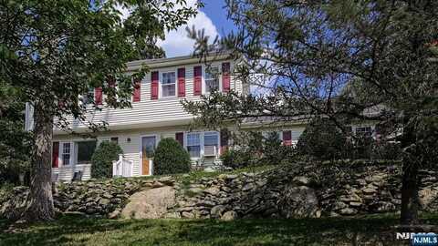 92 Vreeland Road, West Milford, NJ 07480