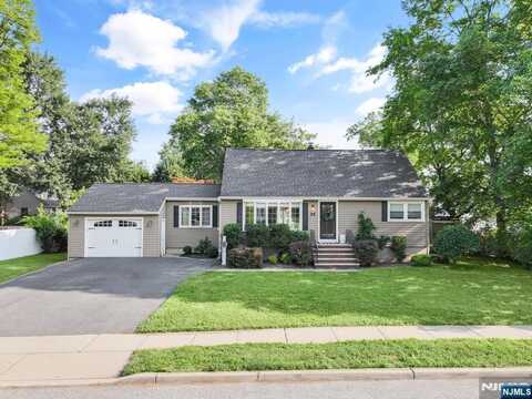 42 Franklin Avenue, Pequannock, NJ 07440