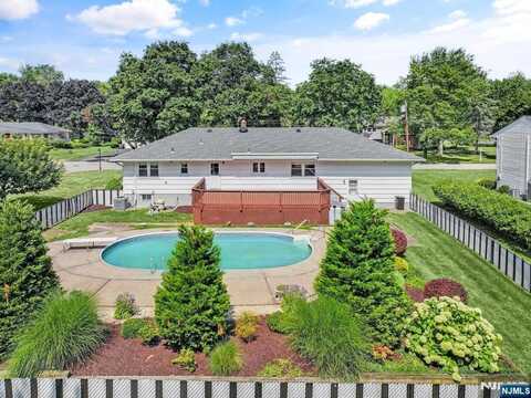 8 Marts Lane, Montville, NJ 07058