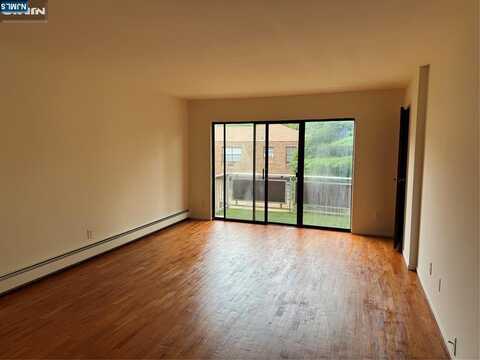 252 Collignon Way 5B, River Vale, NJ 07675
