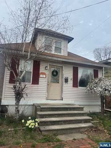 77 Lakeside Avenue, Pompton Lakes, NJ 07442