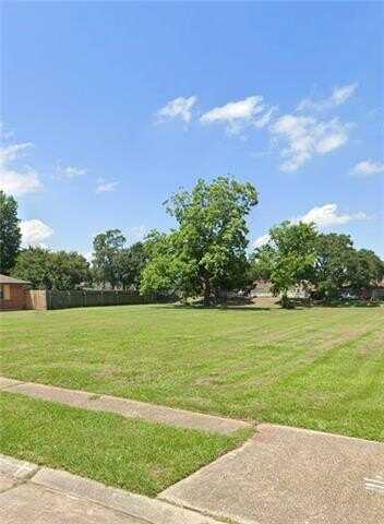 7500 CRESTMONT Road, New Orleans, LA 70126