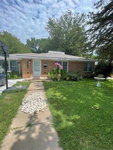 1009 Davis NW, Ardmore, OK 73401