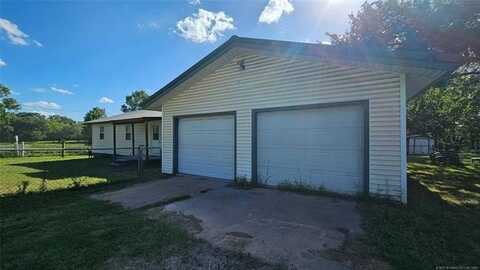 27405 S 170 Road, Henryetta, OK 74437