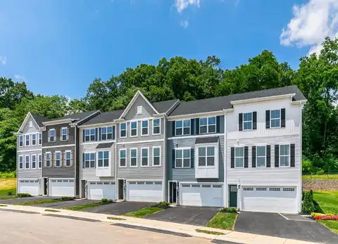 255 Summerfield Dr, Hanover, PA 17331