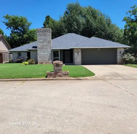 724 Three Oaks Drive, Midwest City, OK 73130